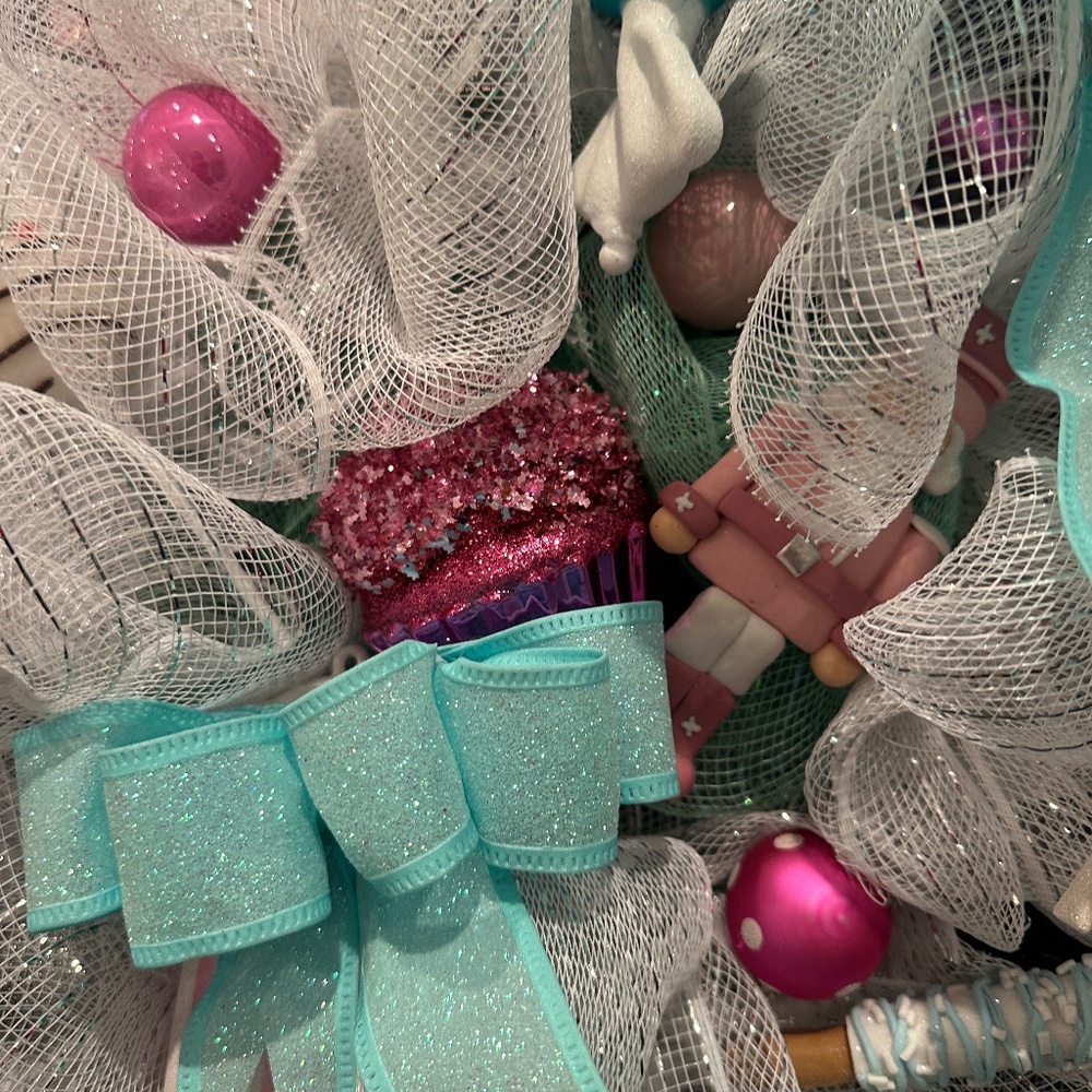 Brand New Hand Made Holiday Wreath - Picture 7 of 13